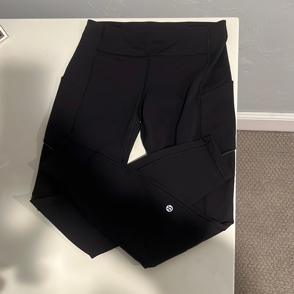 Lululemon Speed Up MR Tight 28” Black size 8